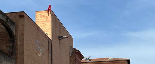 Have you noticed this statue of James Colomina placed high up in the centre of Toulouse?